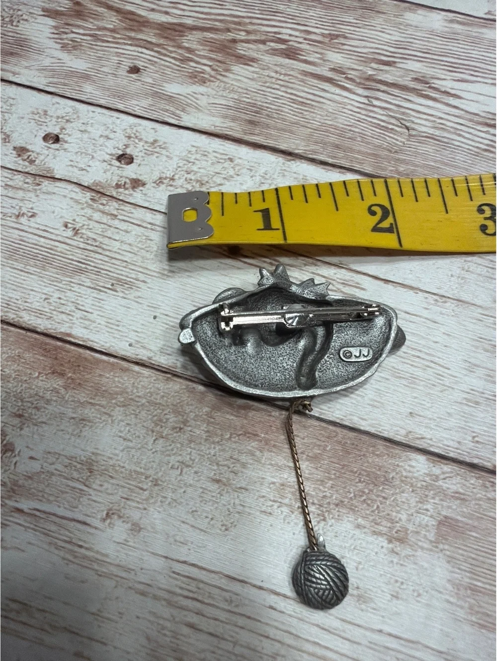 Vintage Jonette Jewelry (JJ) Pewter Cat in a Basket Brooch